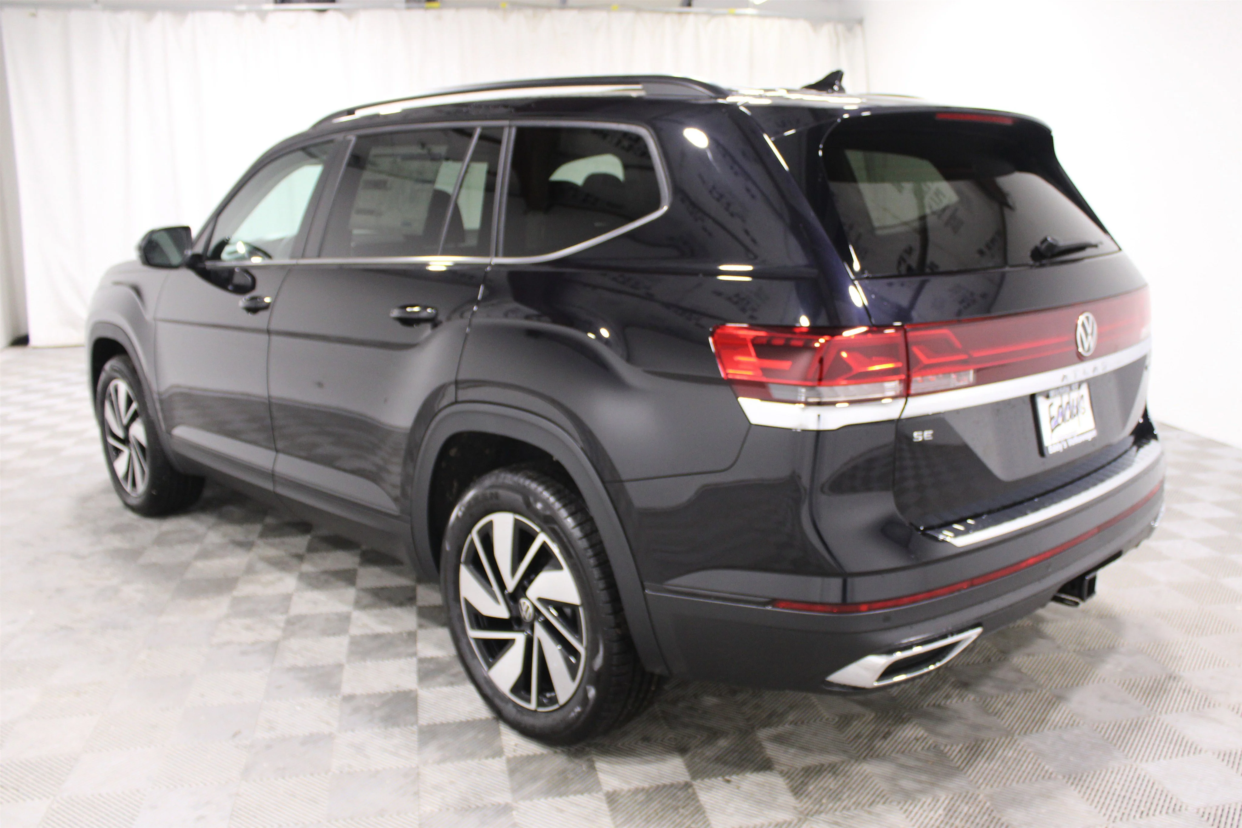 New 2026 Deep Black Pearl Volkswagen 2.0T SE w/Technology image 31
