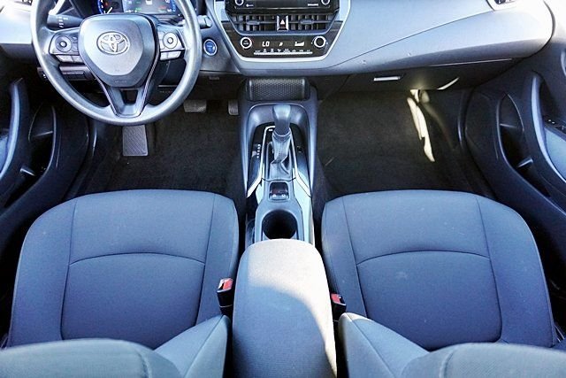 Used 2022 Silver Toyota LE image 19