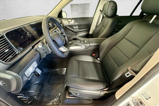 New 2026 MANUFAKTUR Moonlight White Metallic Mercedes-Benz GLS 450 image 48
