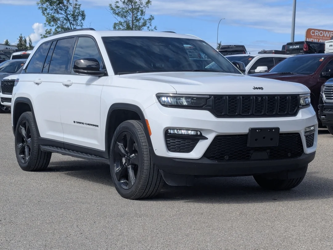 Certified Used 2024 White Jeep Limited - - 4x4 - Luxury Tech II - Black Appearance - Command View Sunroof & More! image 2