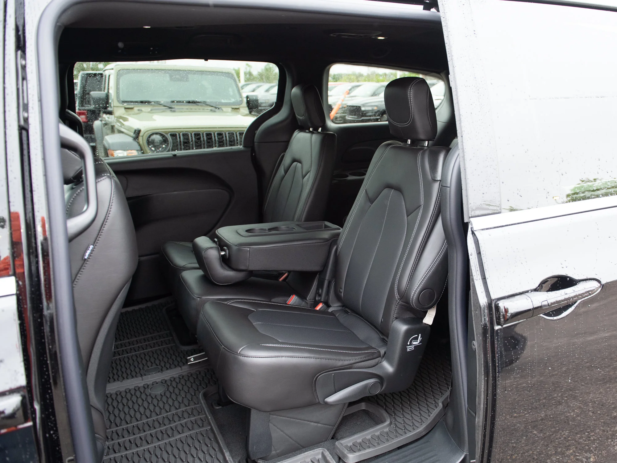 New 2027 Black Chrysler Select*, Heated Leather Seats/Wheel, Remote Start, Adaptive Cruise image 19