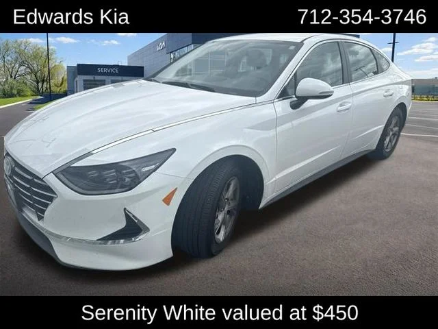 Used 2023 White Hyundai SE image 1