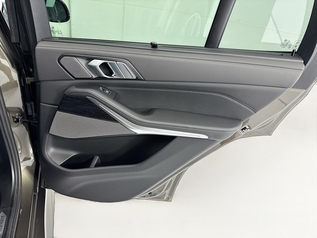 New 2026 Green Metallic BMW xDrive50e image 26