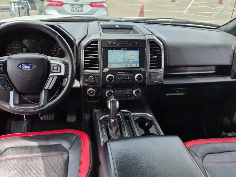 Used 2018  Ford Lariat image 2