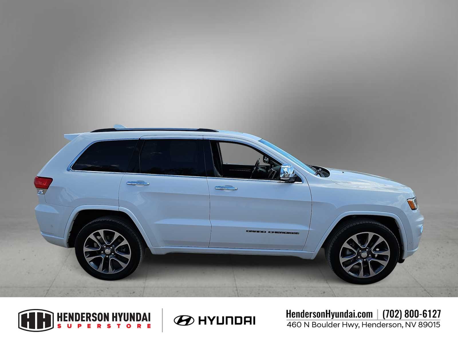 Used 2017 Ivory 3-Coat Jeep Overland image 9