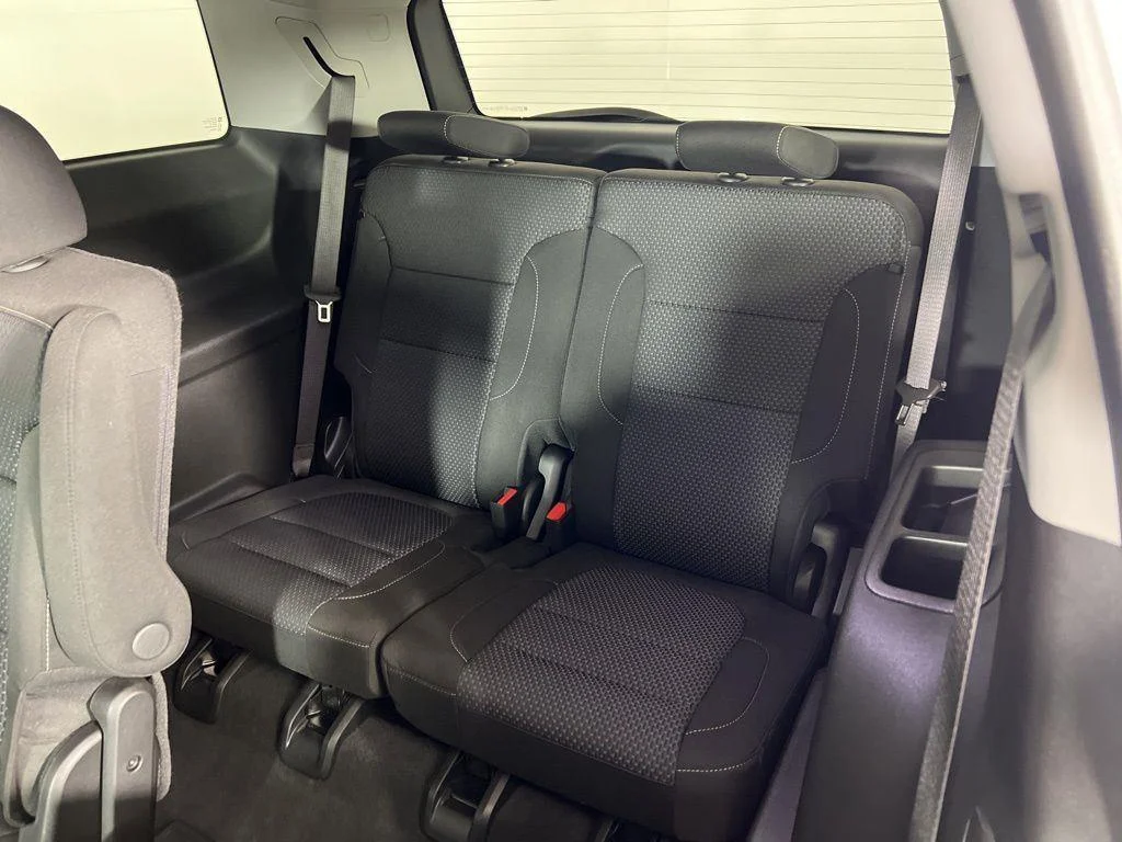 Used 2023 Summit White GMC SLE image 23