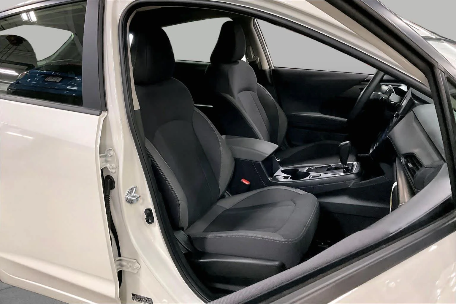 Used 2025 Crystal White Pearl Subaru  image 9