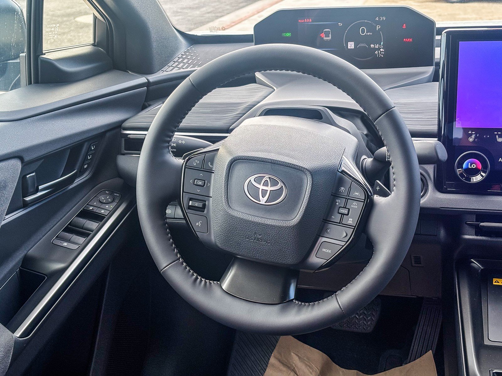 New 2026 Wind Chill Pearl with Midnight Black Metallic roof <sup>1</sup> Toyota  XSE image 17