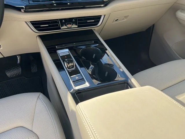 New 2026 White/off-white Volkswagen 2.0T SEL image 18