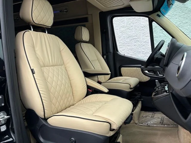 Used 2021 Black Mercedes-Benz Midwest Automotive Luxe Cruiser image 28