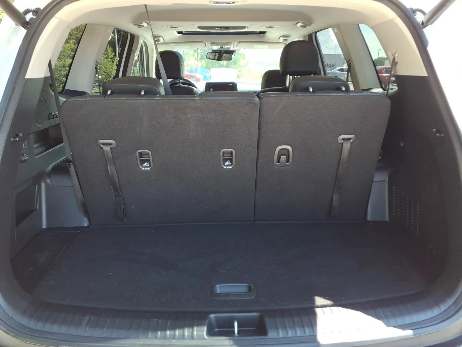 Used 2021 Glacial White Pearl Kia EX image 33