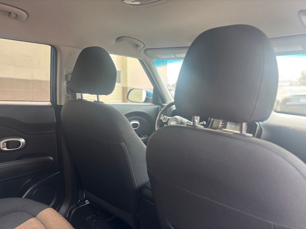 Used 2016 Blue Kia Plus image 12