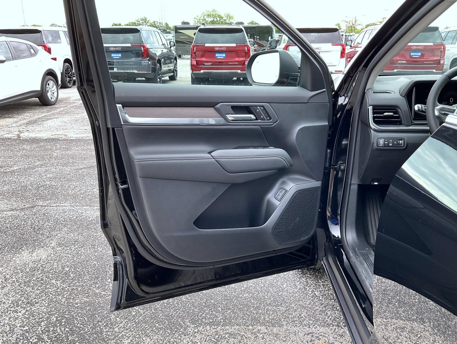 2026 GMC Terrain Denali - Photo 9