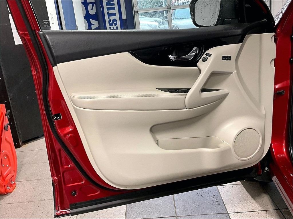 Used 2021 Red Nissan SL image 9