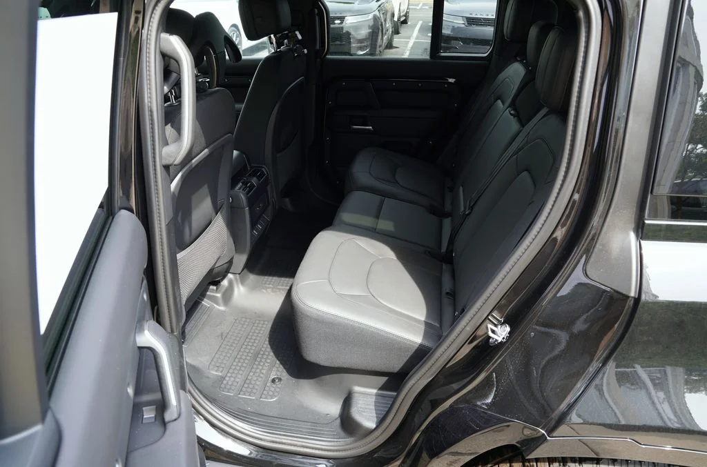 New 2026 Santorini Black Land Rover X image 34