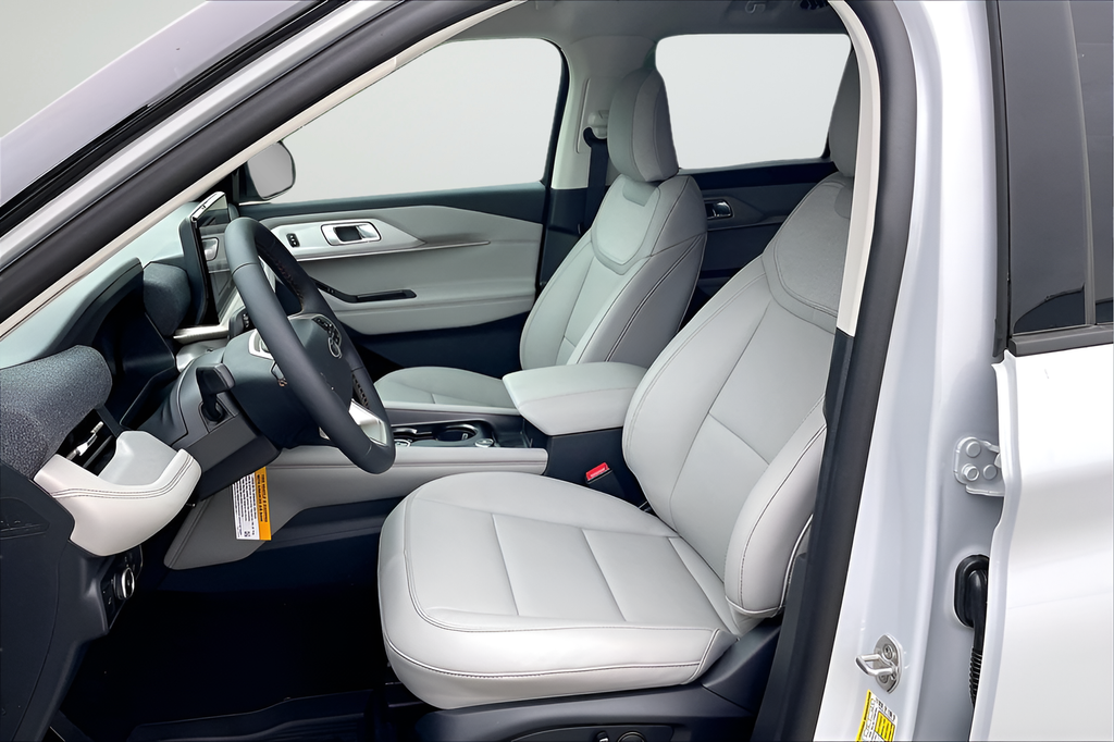 New 2026 Space White Metallic Ford Active image 10