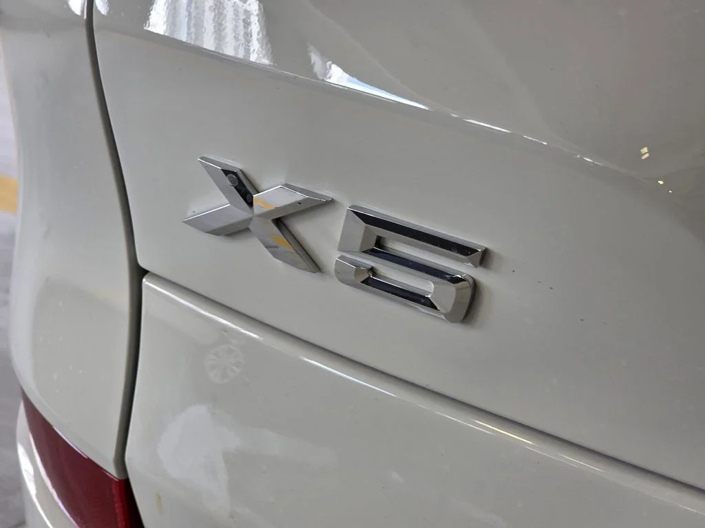 New 2026 White BMW sDrive40i image 6