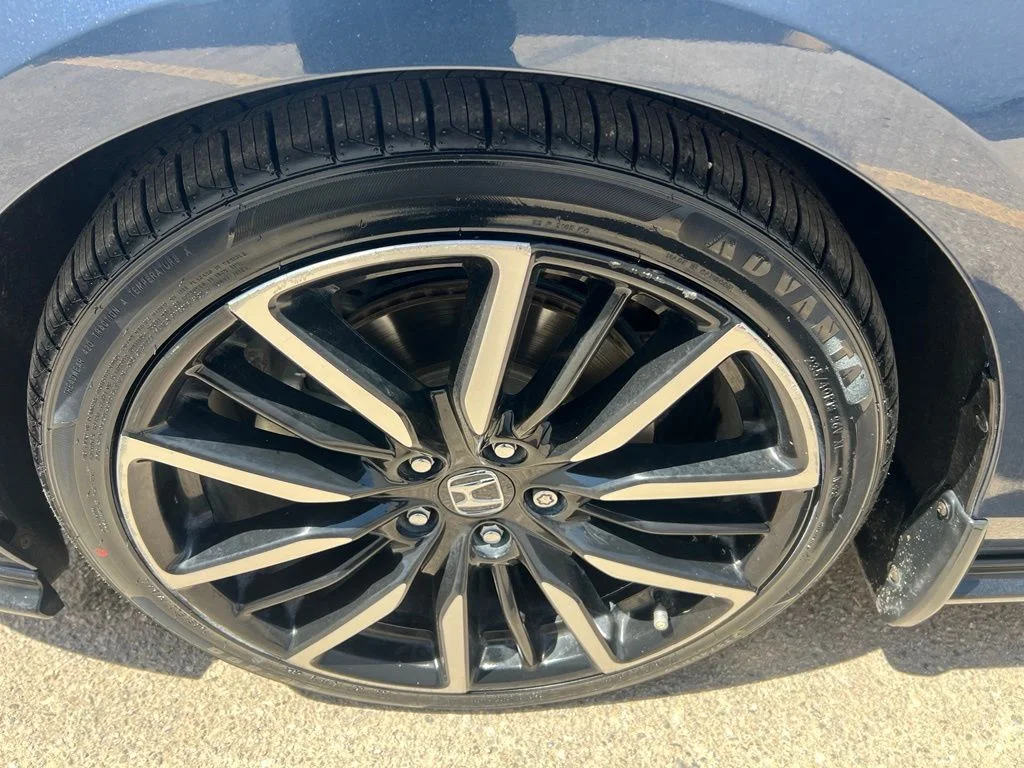Used 2023 Meteorite Gray Metallic Honda Touring image 32