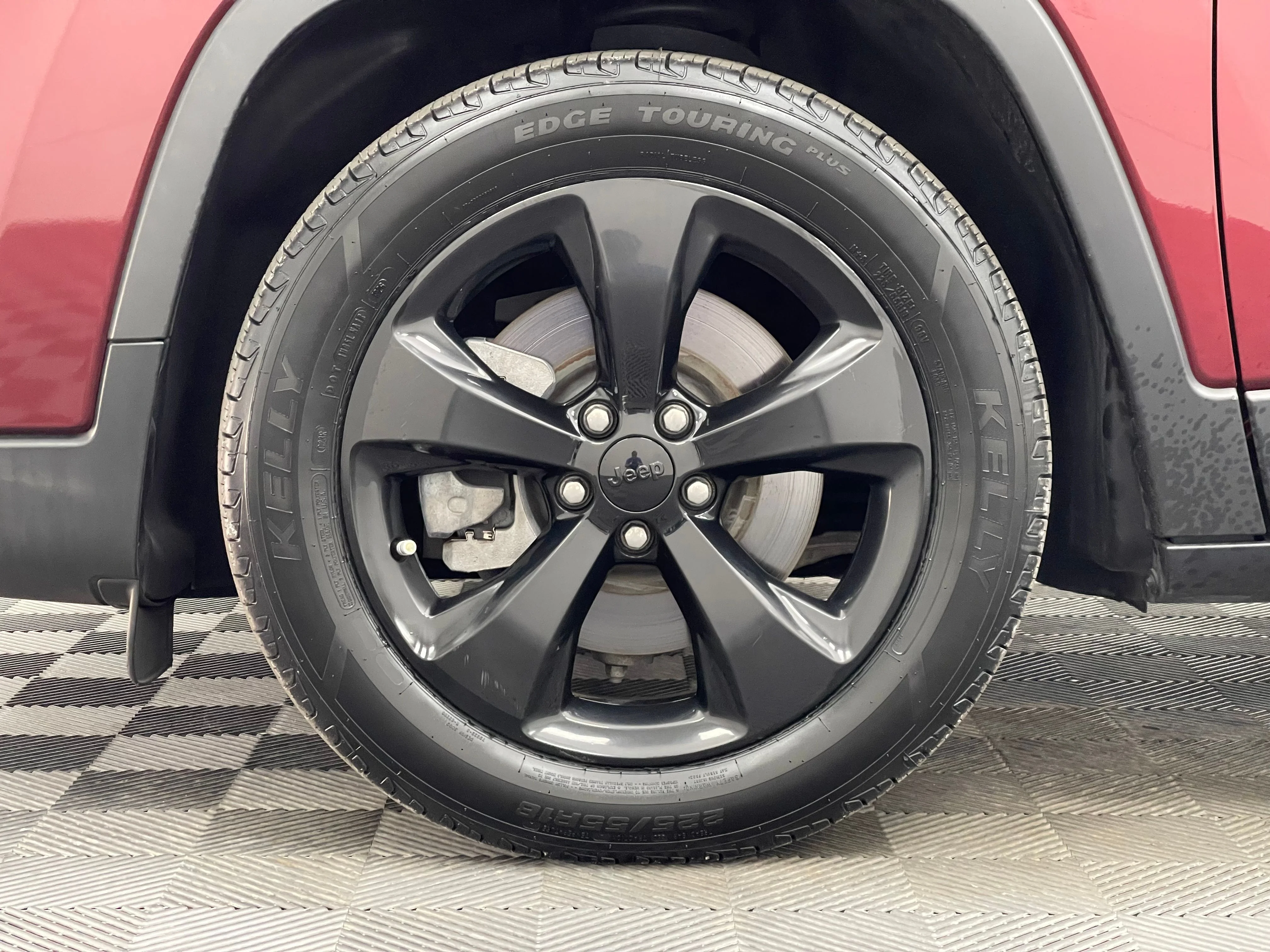 Used 2021 Velvet Red Pearlcoat Jeep Latitude Plus image 13