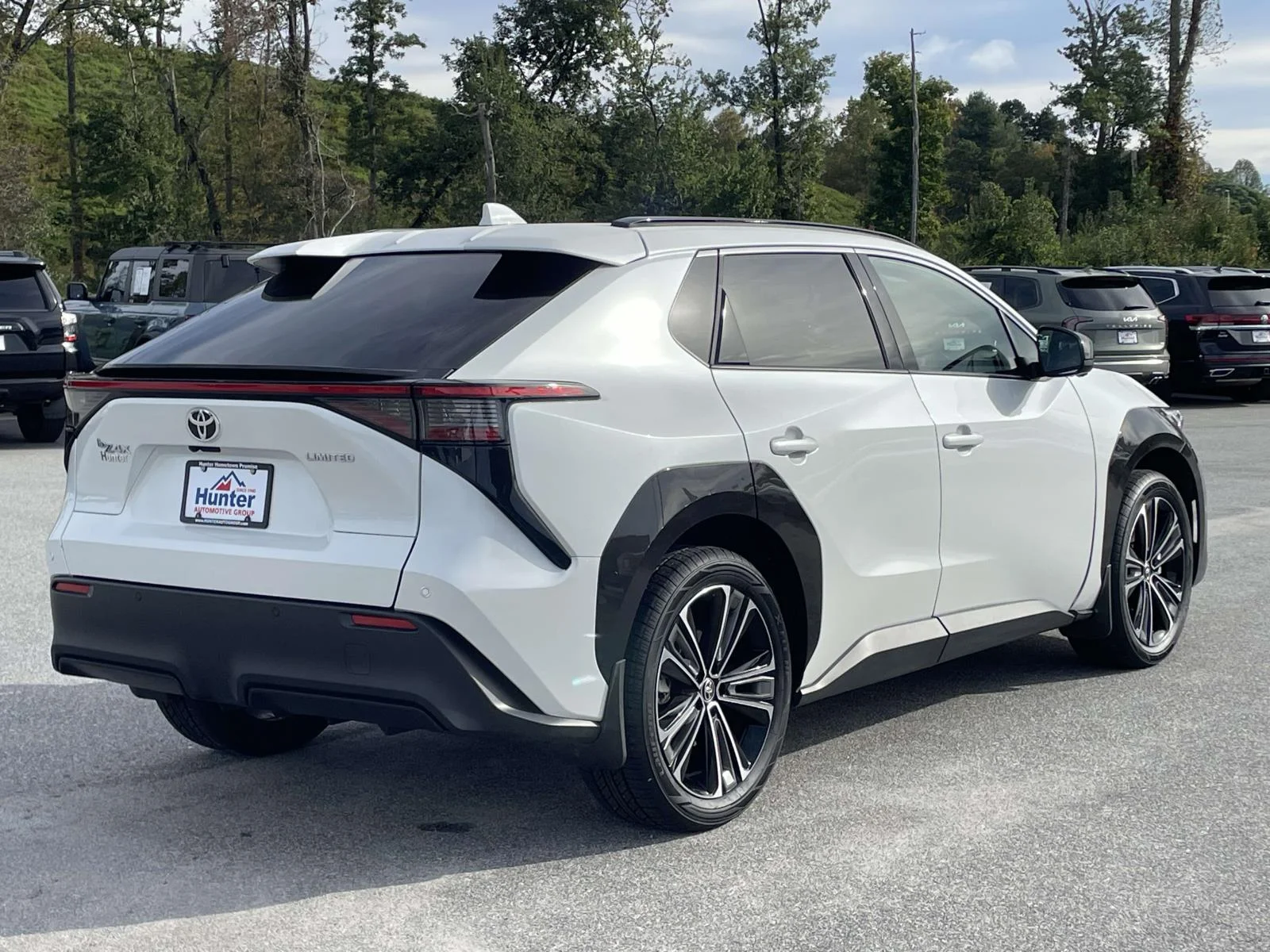Used 2023 Wind Chill Pearl Toyota Limited image 27