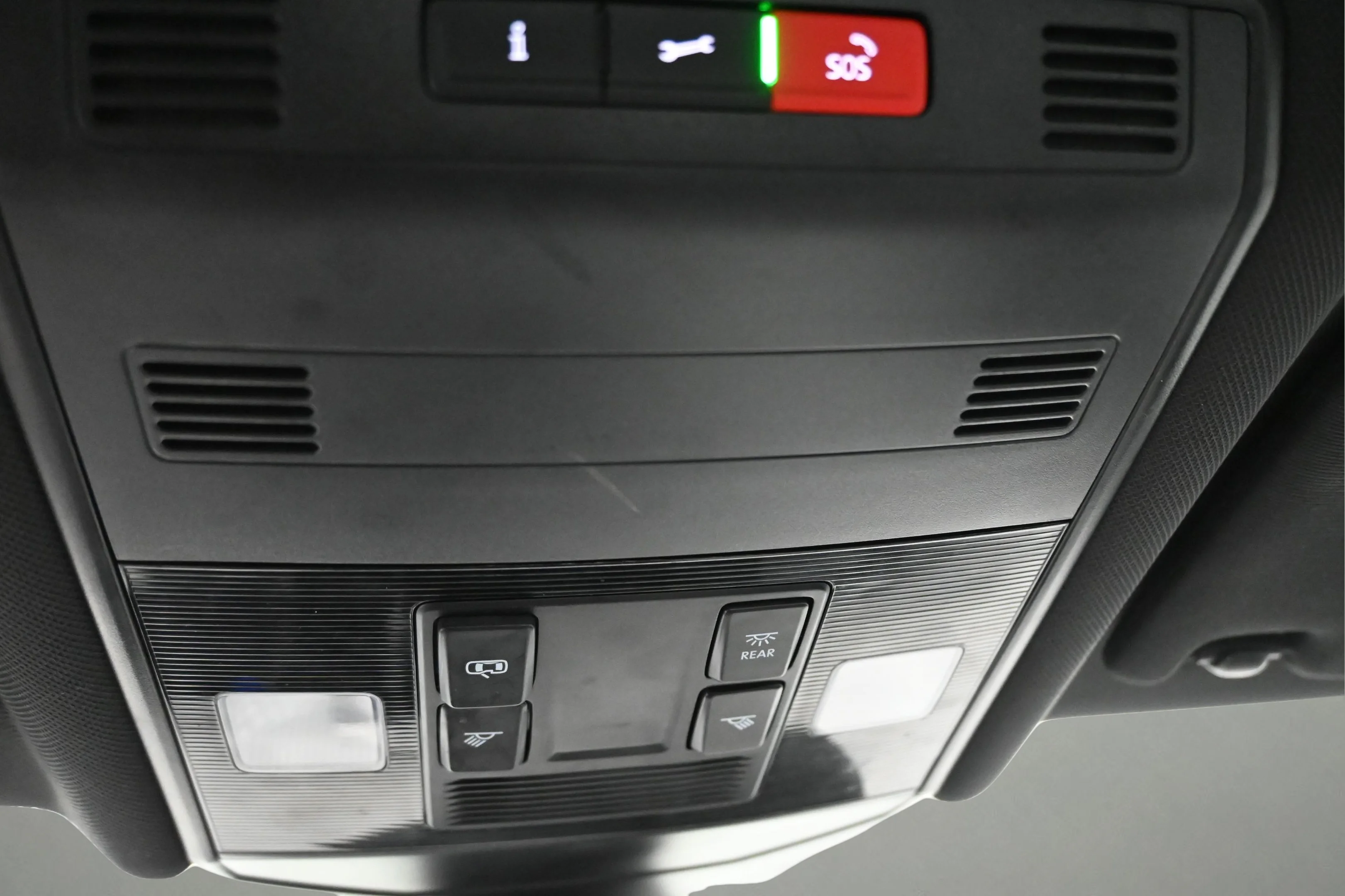 Used 2025 White Volkswagen Sport image 27