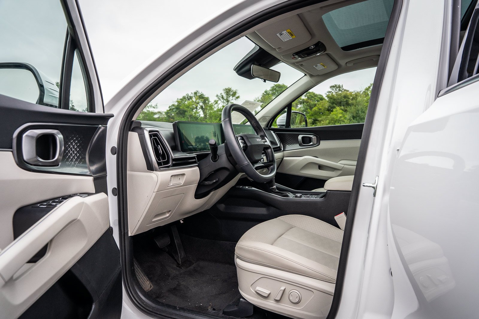 Used 2026 White Kia S image 13