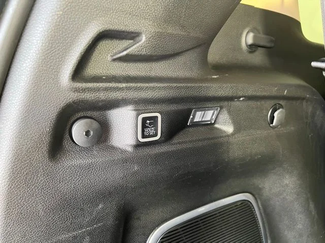 Used 2022 Red Jeep Limited image 42