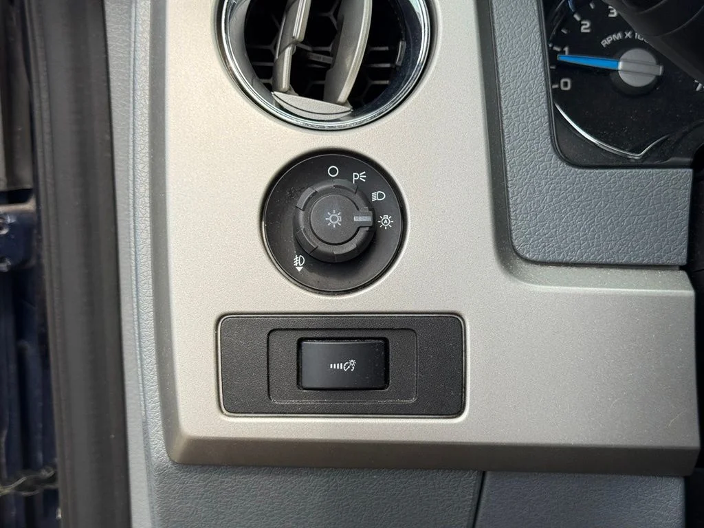 Used 2014 Blue Ford Lariat image 20