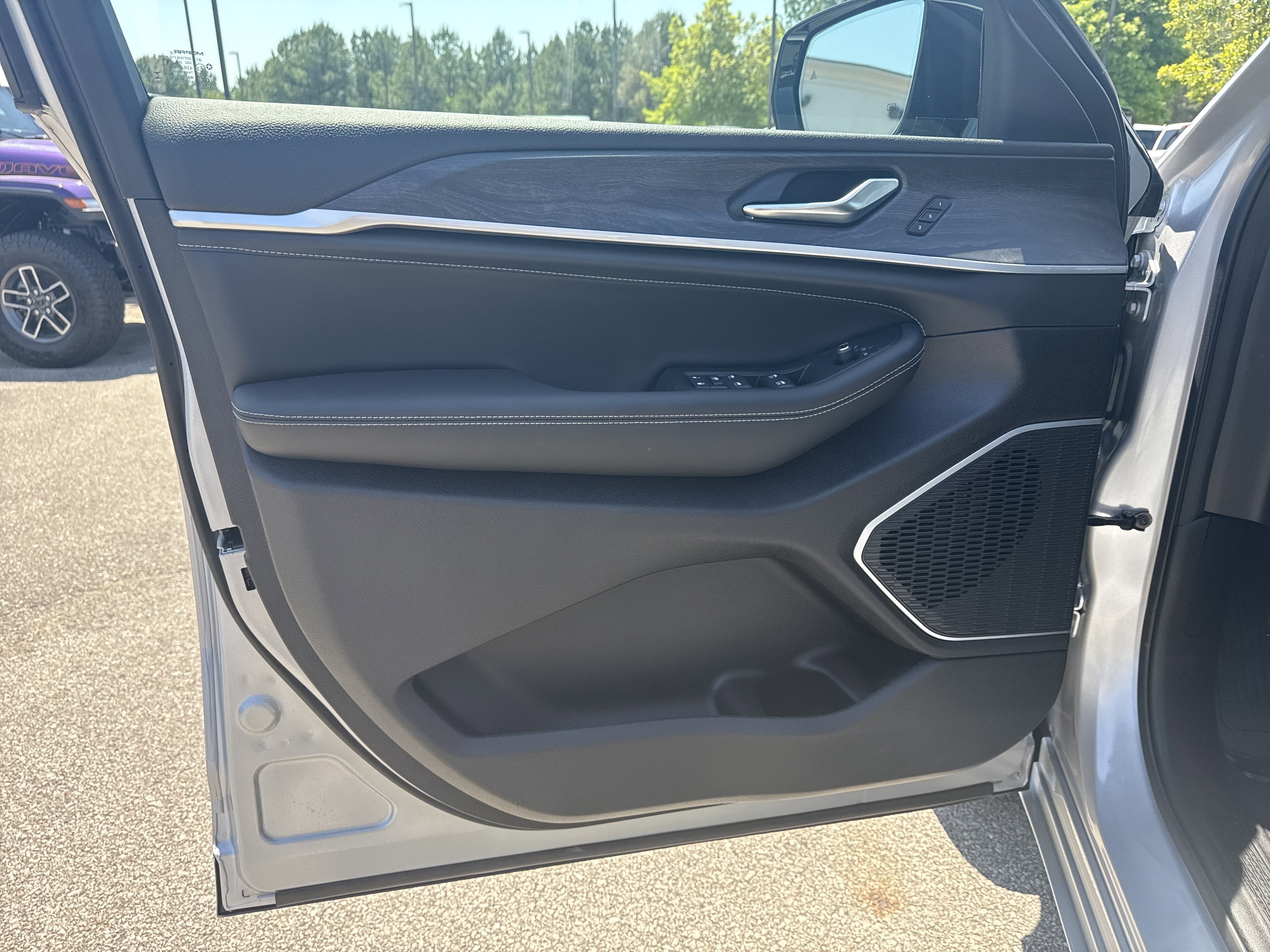 New 2026 Silver Zynith Jeep Limited Reserve image 11