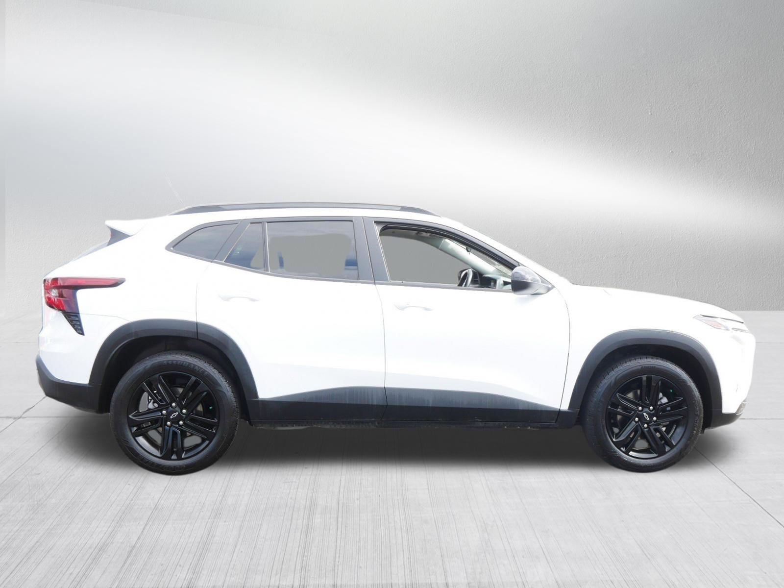 Used 2025 Summit White Chevrolet ACTIV image 8