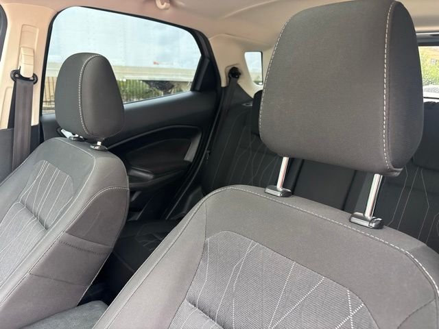 Used 2019 Silver Ford SE image 9