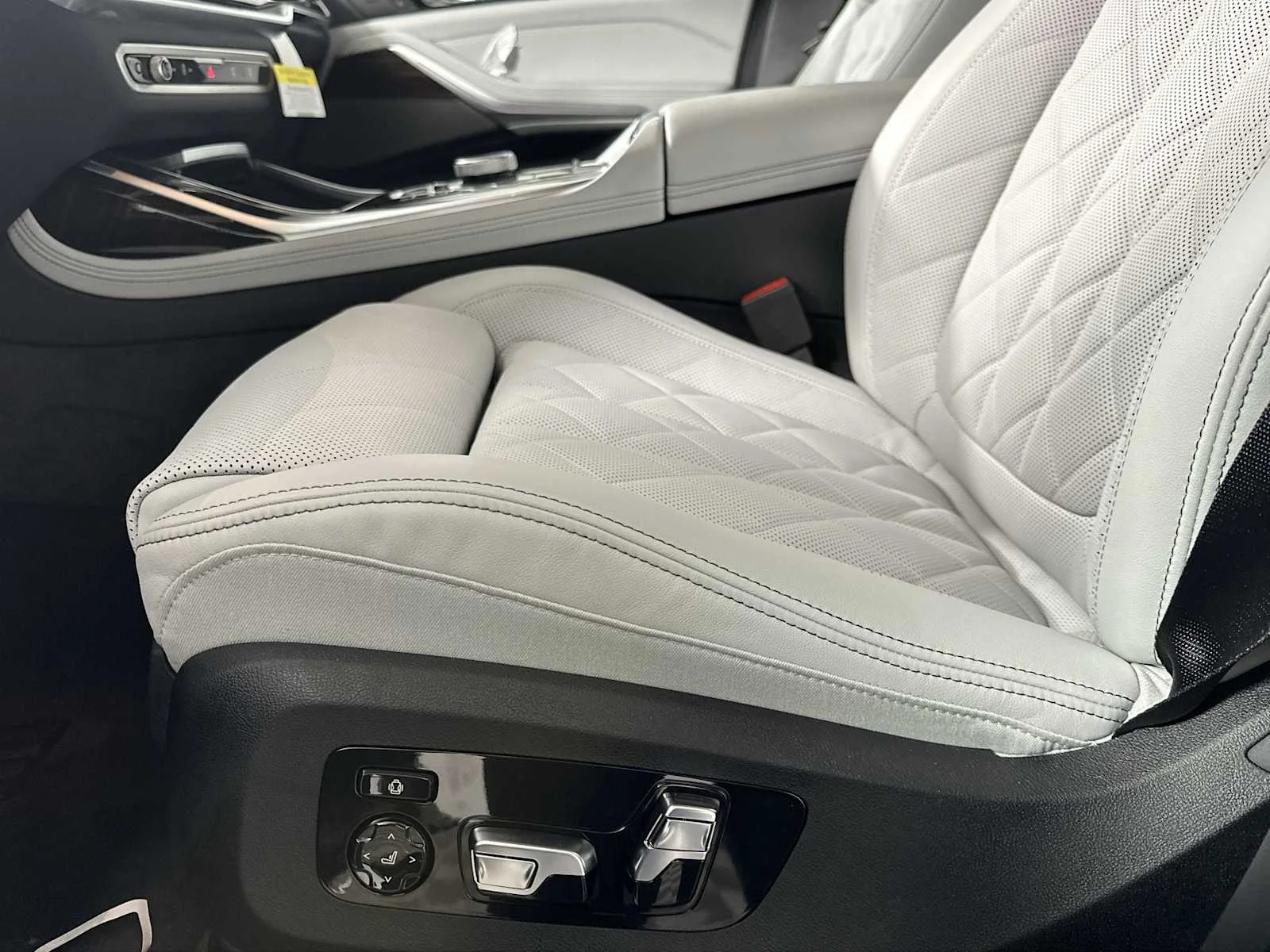 New 2026 Dravit Grey Metallic BMW xDrive40i image 12