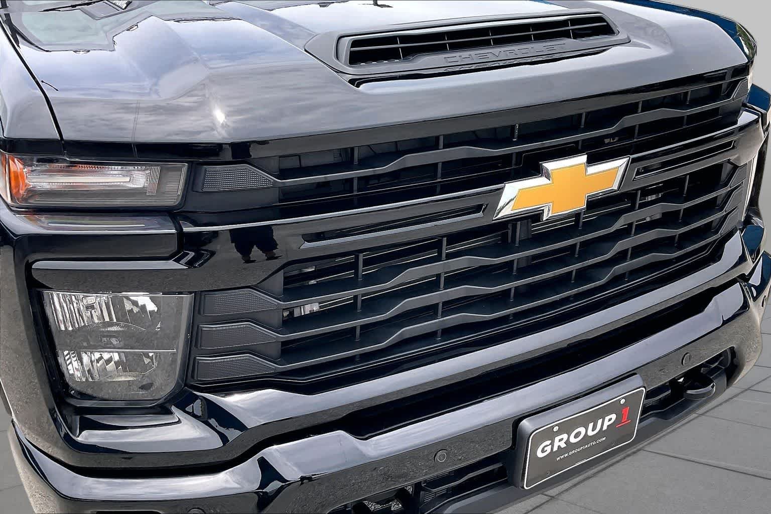 Used 2025 Black Chevrolet Custom image 30