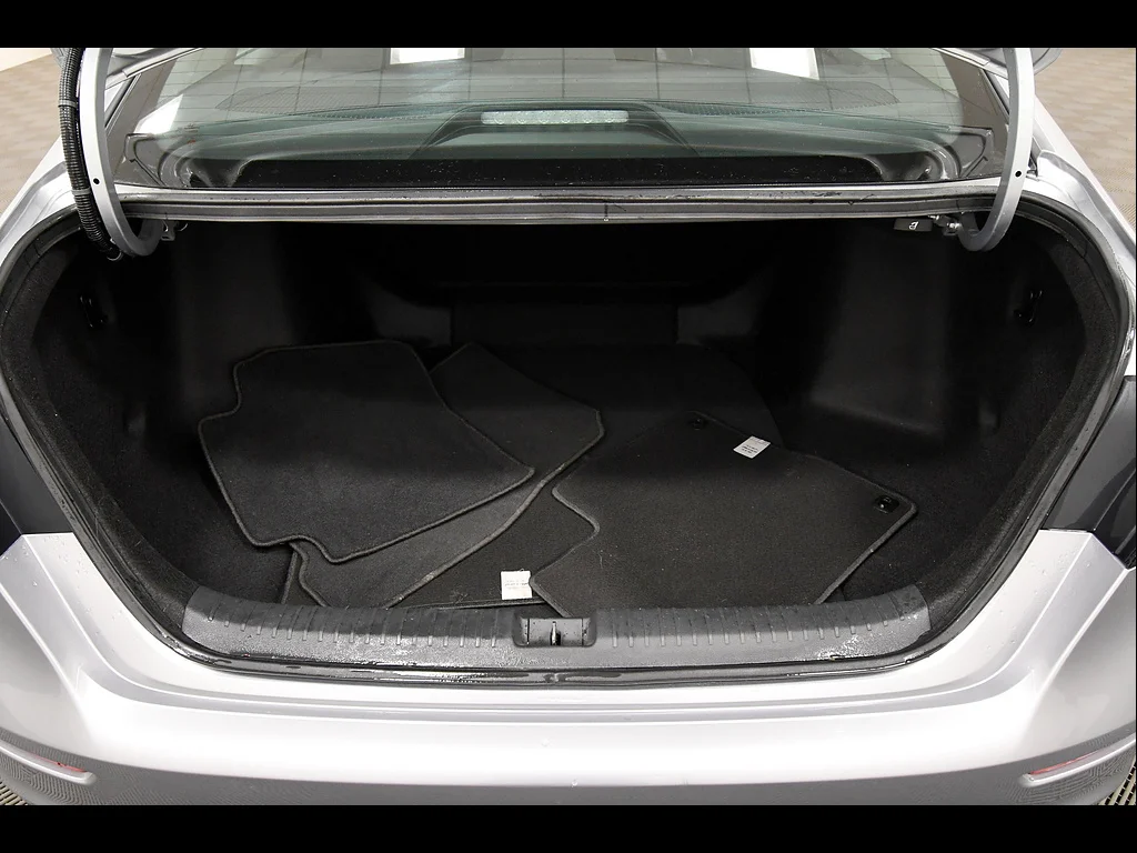 Used 2024 Solar Silver Metallic Honda LX image 7