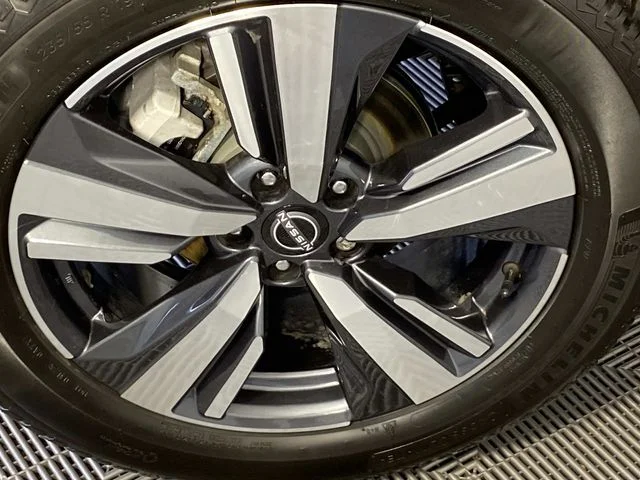 Used 2023 Gray Nissan SL image 29