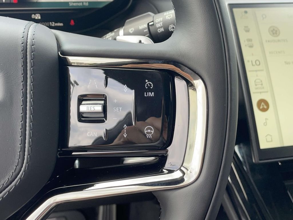 New 2026 Fuji White Land Rover Dynamic SE image 39