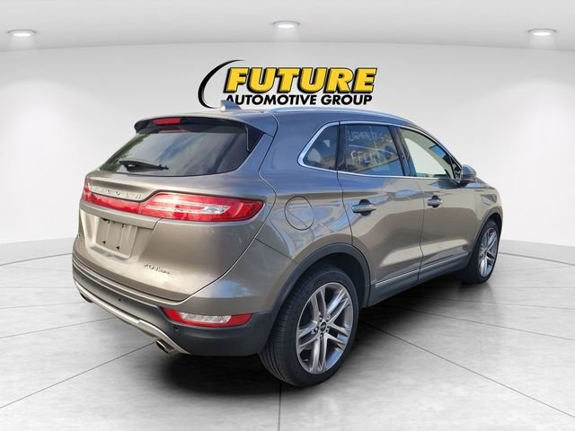 Used 2017 Silver Lincoln Reserve image 3