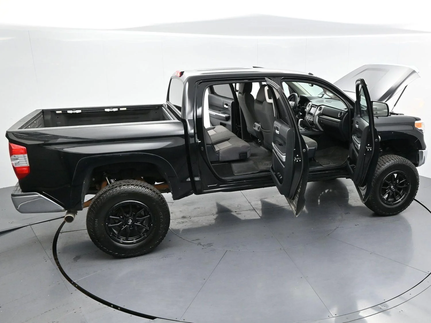 Used 2017 Black Toyota SR5 image 38
