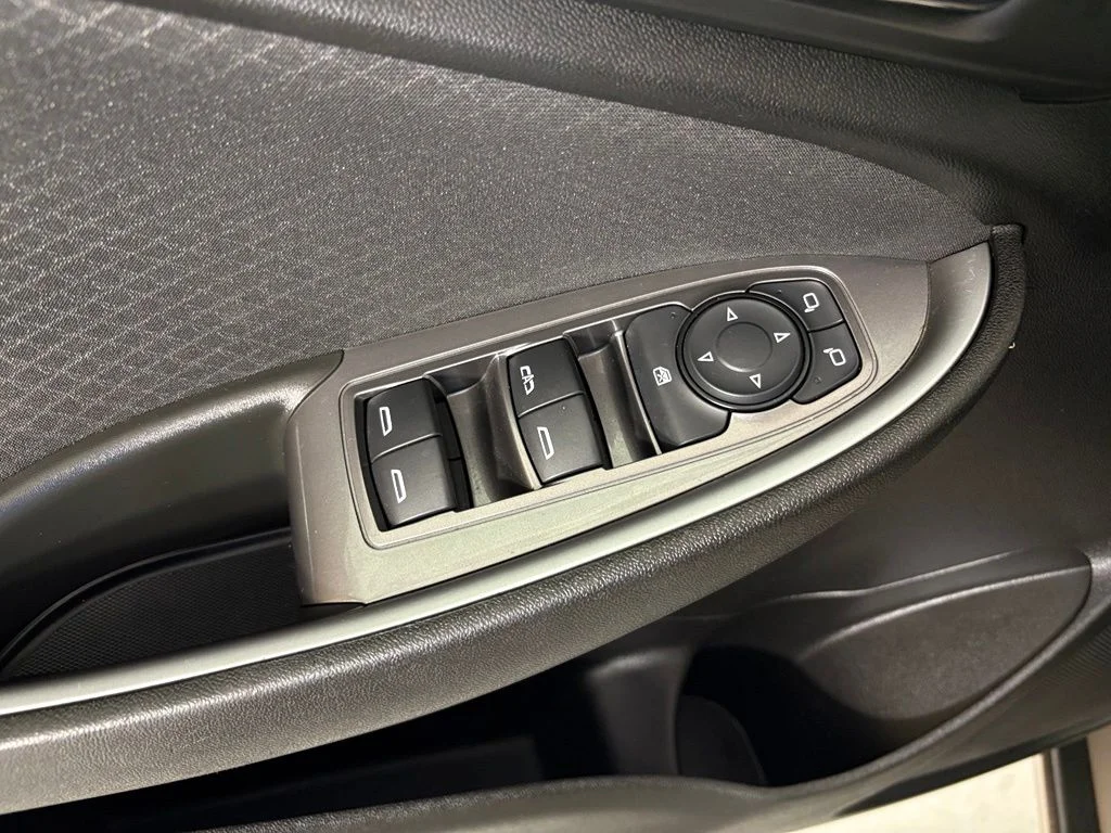 Used 2023 Gray Chevrolet LT image 17