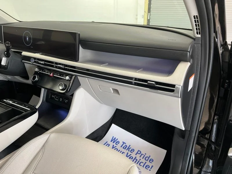 Used 2025 Gray Hyundai SEL Convenience image 9