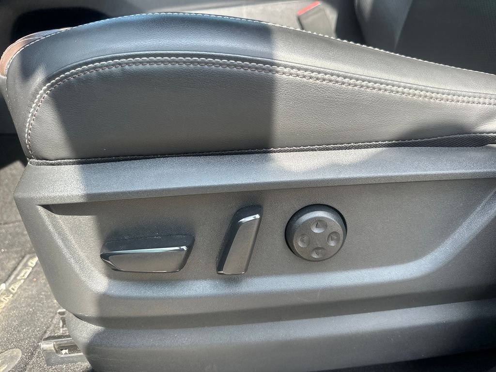 Used 2025 Black Nissan Platinum image 26