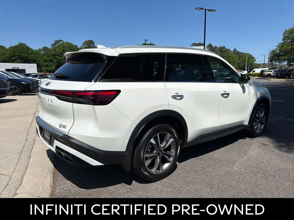 Certified Used 2023 Majestic White INFINITI LUXE image 13