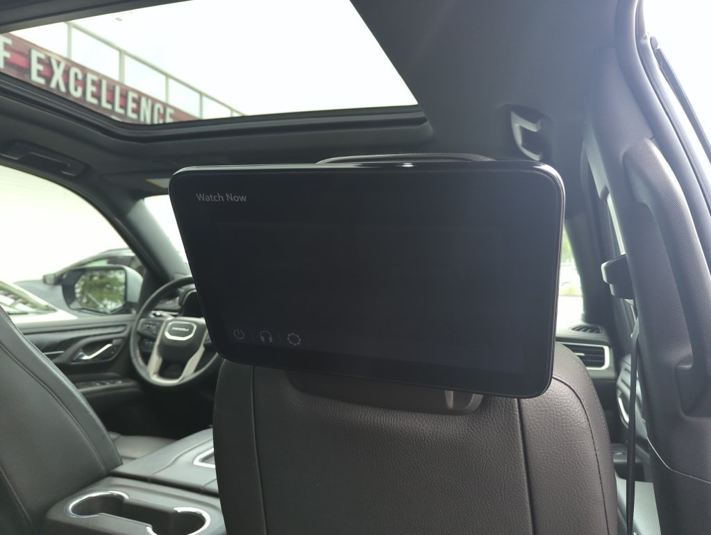 Used 2023 Silver GMC Denali image 35