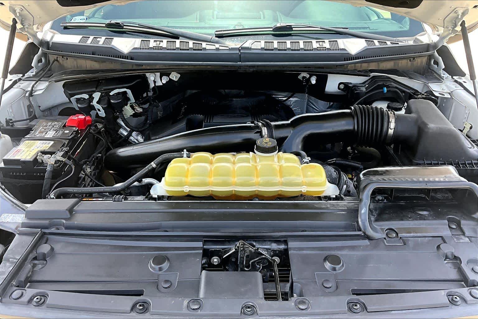 Used 2020 Oxford White Ford LARIAT image 30