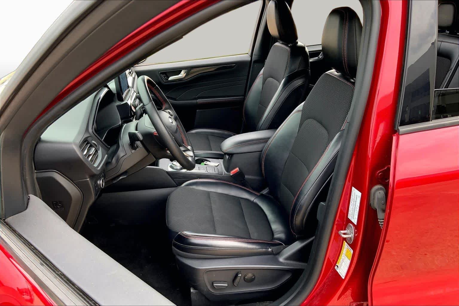 Pre-Owned 2025 Ford Escape ST-Line Select