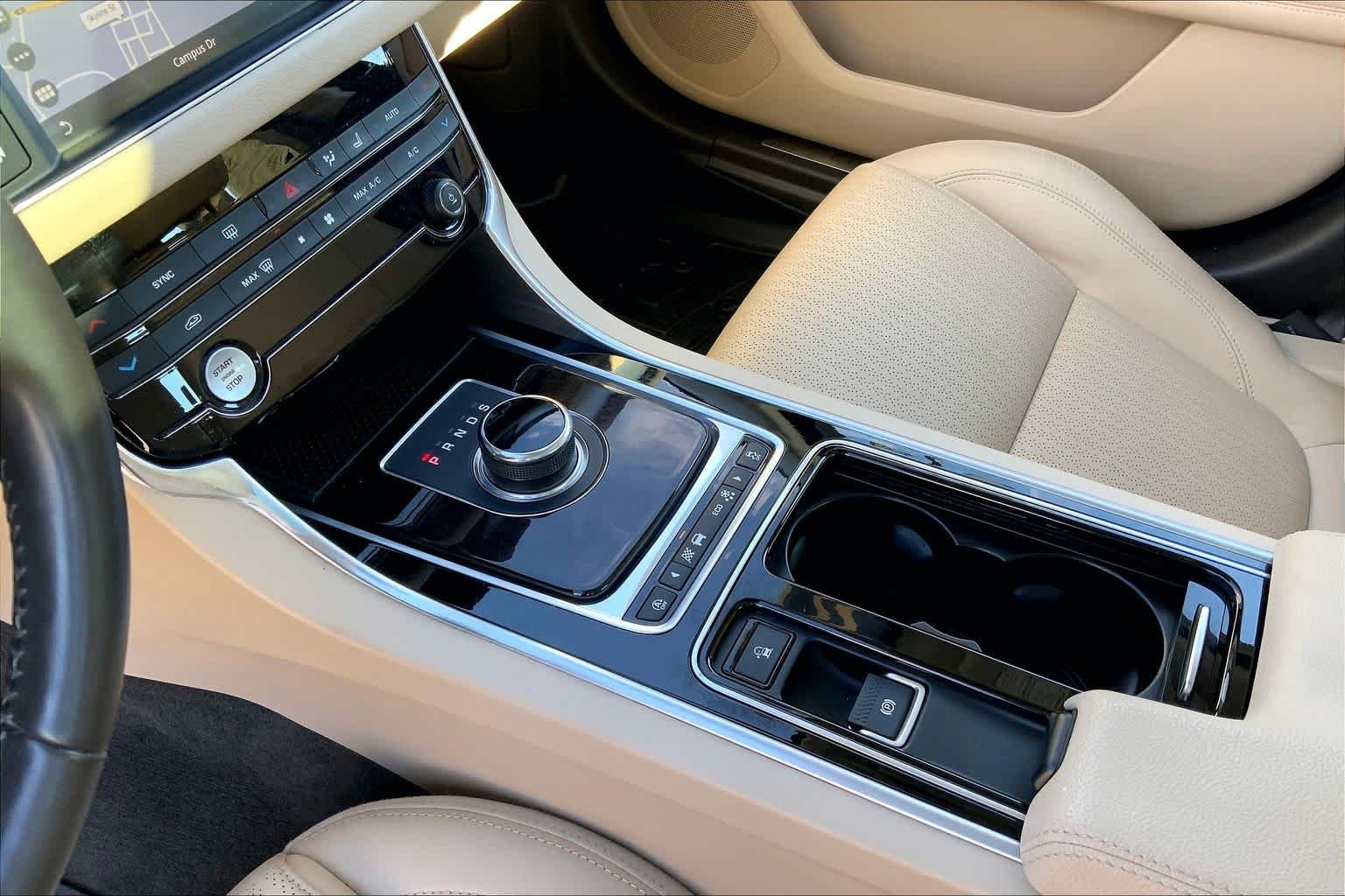 Used 2018 Loire Blue Metallic Jaguar 35t Prestige image 17