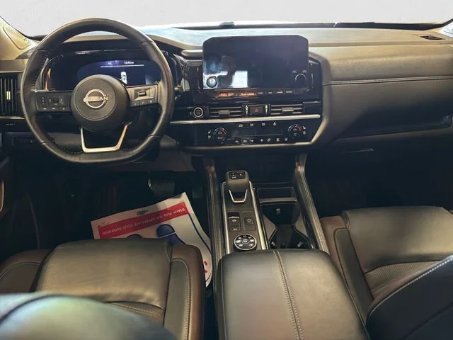 Used 2024 White Nissan Platinum image 11