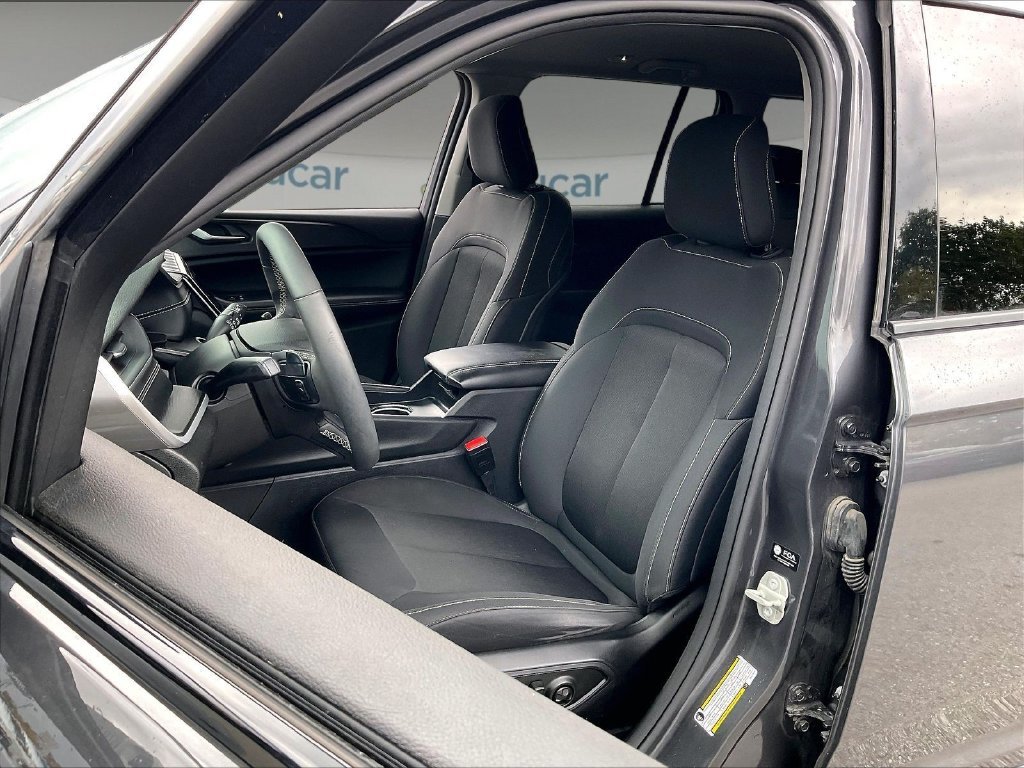 Used 2023 Metallic Jeep Laredo image 9
