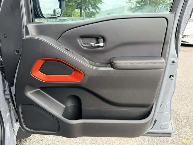 Used 2025 Gray Nissan PRO-4X image 8