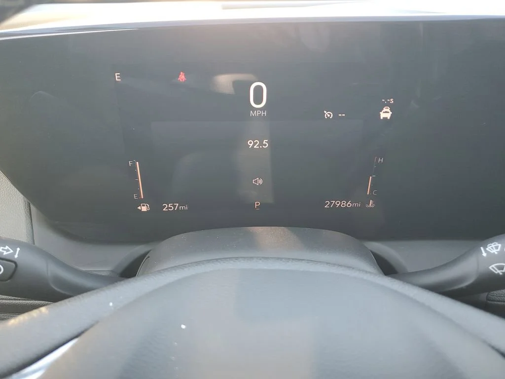 Used 2025 Summit White Buick Preferred image 19